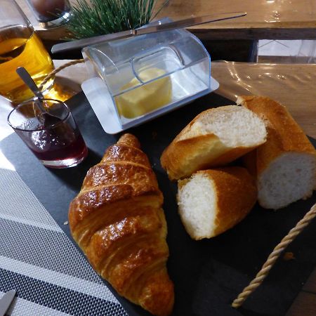 Les Petites Brosses Panzió Montbizot Kültér fotó